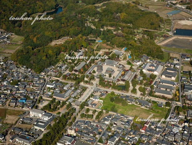 紅葉の山門と法隆寺(斑鳩)(2011/11)