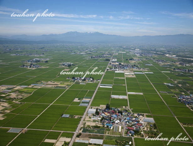 会津盆地(北会津周辺より飯豊連山方面)(2012/8)