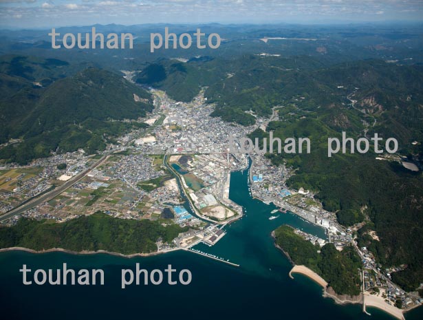 瀬戸内海より竹原駅、竹原港と竹原市街地(2013/9)