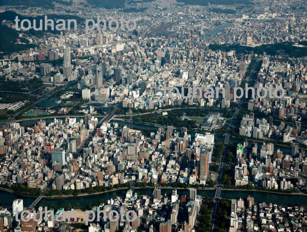 広島市街地(平和記念公園周辺より広島県庁,広島駅方面)(2013/10)