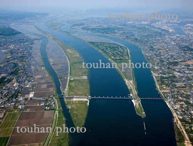 利根川大橋より利根川,常陸利根川,黒部川分岐地点(2013/5)