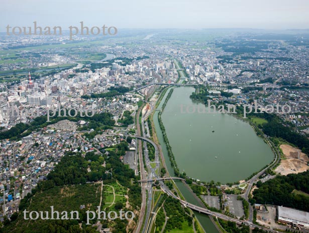 偕楽園と千波湖より水戸市街地と水戸駅方面(2013/7)