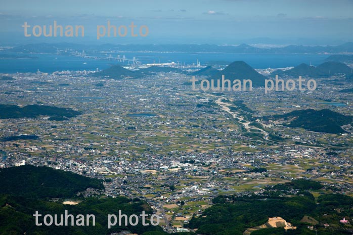 讃岐平野(琴平より讃岐富士と瀬戸内海方面）(2013/9)