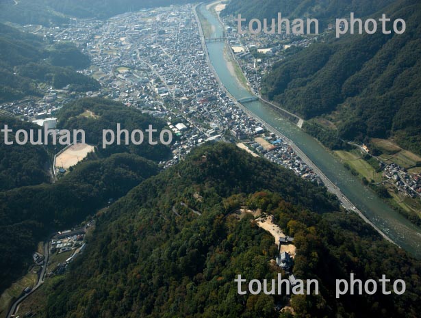 備中松山城(高梁城,日本百名城,日本三大山城)より高梁市街地(2013/10)