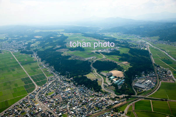 片貝断層(来迎寺付近より小千谷市片貝町方面)(2014/8)