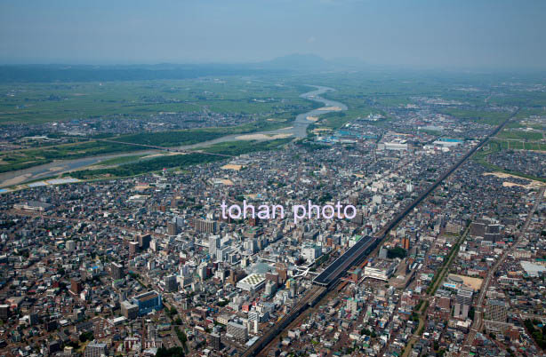 長岡駅と長岡市街地周辺より越後平野(2014/8)