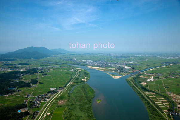 信濃川,大河津分水路周辺より越後平野と弥彦山(2014/8)