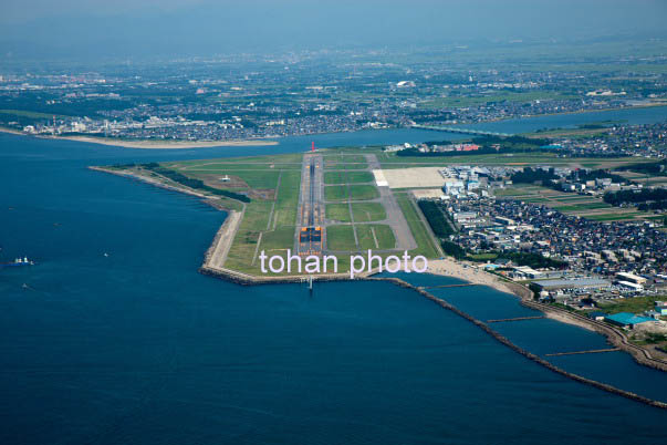 新潟西港と新潟空港と信濃川河口(2014/8)