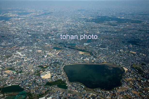 久米田池(大阪府最大のため池)より大阪市街地方面(2014/10)