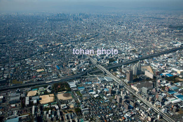 東大阪地区の中小企業工場群(東大阪JCT周辺)地区より大阪市街地(2014/10)