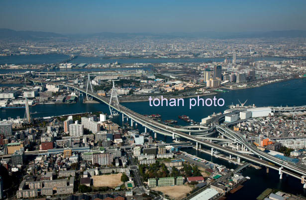 天保山JCT(阪神高速4号湾岸線,阪神高速5号湾岸線)と天保山大橋(2014/10)