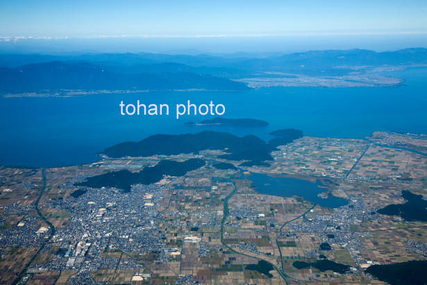 近江八幡市街地,西の湖,大中の湖干拓地,八幡山と琵琶湖(2014/10)