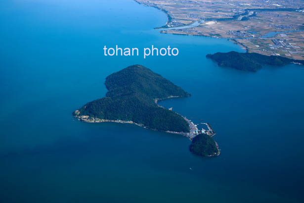 琵琶湖に浮かぶ沖島(2014/10)