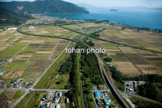 百瀬川,天井川(百瀬川の下を走る西近江路)周辺より琵琶湖(2014/10)