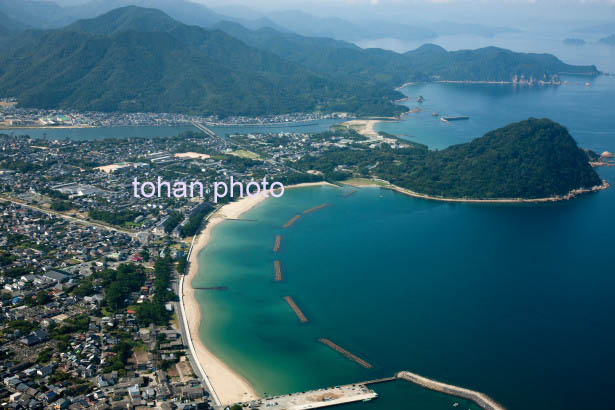 菊ケ浜海水浴場より萩城跡と指月公園(2014/9)