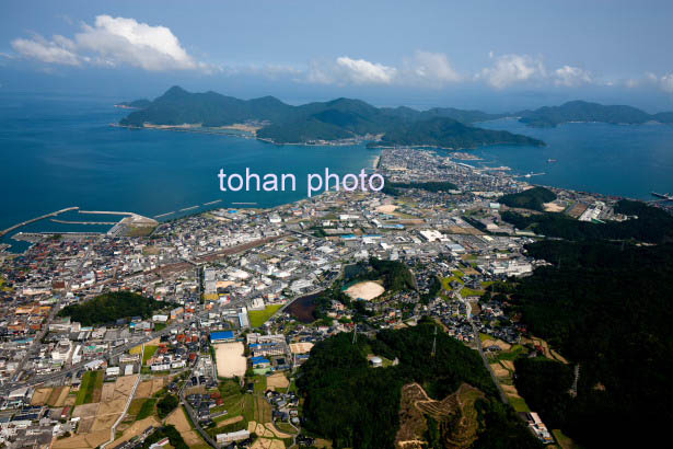 長門駅と長門市街地より青海島方面(2014/9)