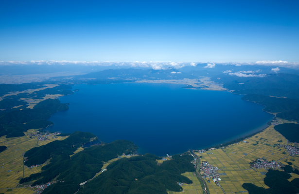 猪苗代湖(湖南町付近より磐梯山方面)磐梯朝日国立公園(2015/9)