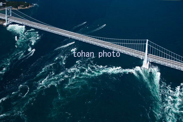 大鳴門橋と鳴門の渦潮(鳴門海峡)(2015/10)