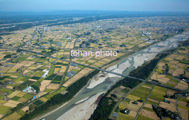 鬼怒川(上小倉地区より蒲須坂駅方面,東北自動車道と東北新幹線)(2015/9)