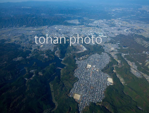 名張市街地と名張駅周辺(手前つつじが丘住宅地)(2016/11)