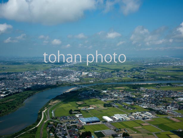 仙台平野（阿武隈川と岩沼市街地より仙台方面）(2016/8)