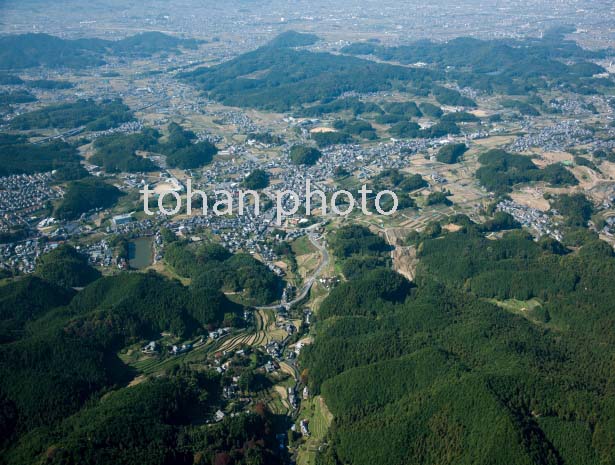 高市郡高取町より壷阪山駅と明日香村の街並み(2016/11)