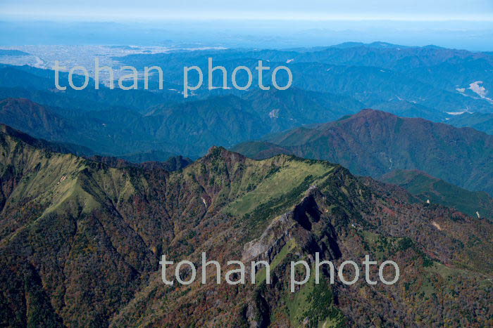 石鎚山(日本百名山,日本百景,日本七霊山,石鎚山脈,石鎚国定公園)山頂付近より松山市方面(2018/10)