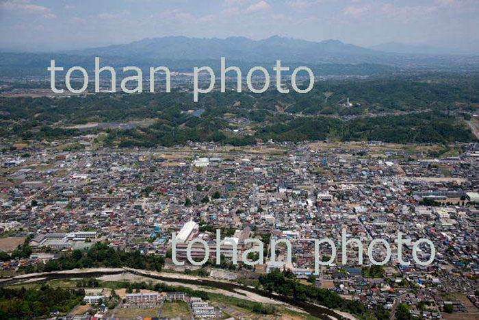 富岡製糸場(世界文化遺産)周辺より富岡市街地(2018/5)