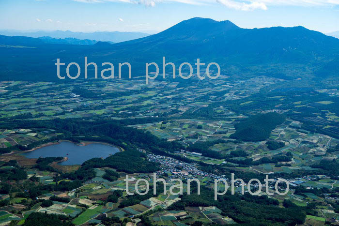 嬬恋村の高原野菜地区(田代地区,田代湖周辺より浅間山方面)(2018/10)