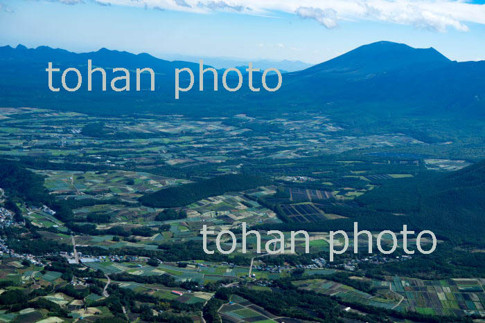 嬬恋村の高原野菜地区(田代地区より浅間山,浅間隠山方面)(2018/10)