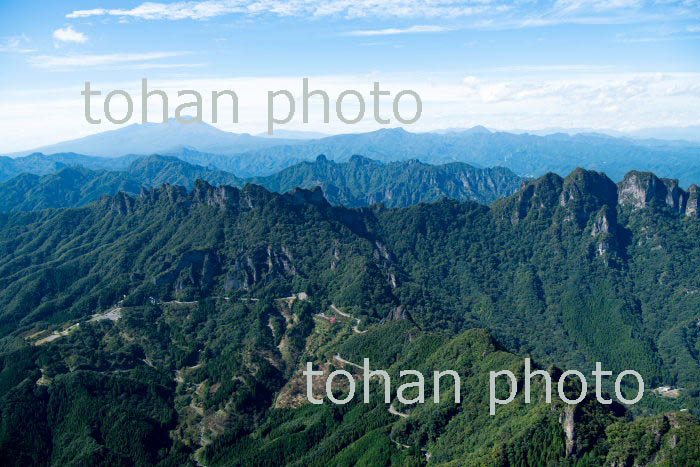 妙義山(金鶏山周辺より群馬県 さくらの里,星穴岳,金洞山方面)日本三大奇景(2018/10)