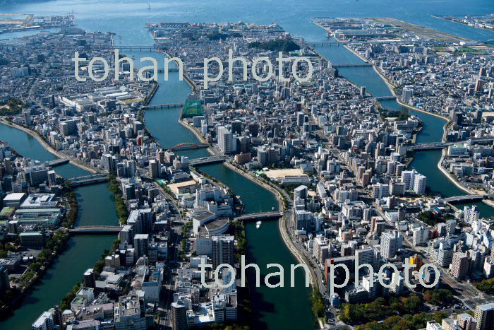 広島市街地,船入(元安川,太田川,天満川)より広島湾方面(2018/10)