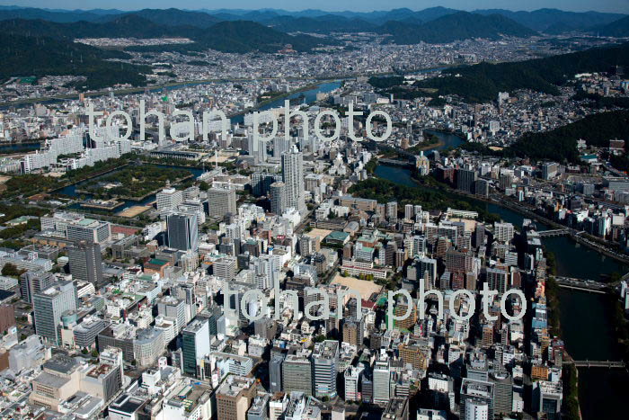 広島市街地(八丁堀周辺)と広島城,新白鳥駅,広島駅方面(2018/10)