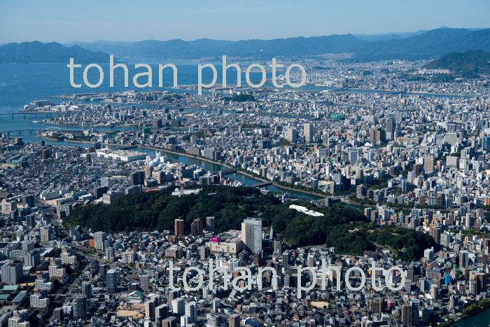 広島比治山公園より広島市街地と広島湾(2018/10)