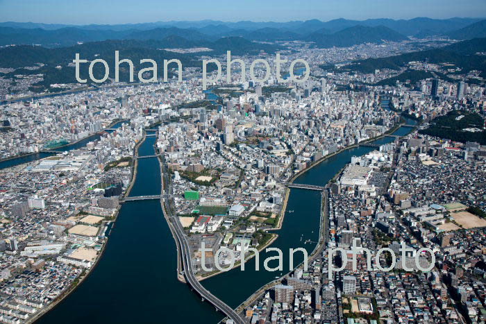 広島市街地中心地(南千田町)周辺より横川,広島駅方面(2018/10)