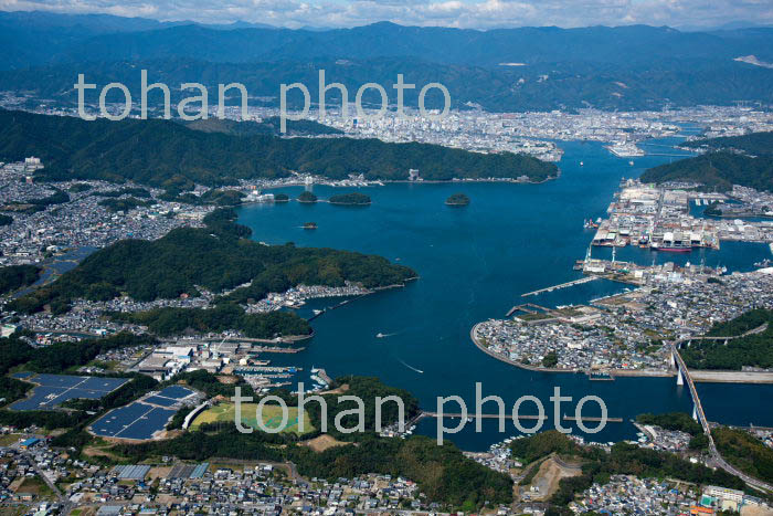 浦戸湾より高知港と高知市街地(2018/10)