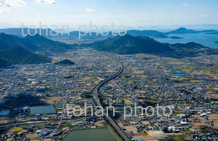 讃岐平野(善通寺IC.高松自動車道)より天霧山,三豊市方面(2018/10)