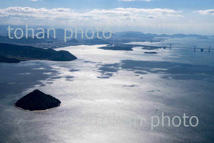 光り輝く瀬戸内海(大槌島,瀬戸大橋より坂出方面)(2018/10)