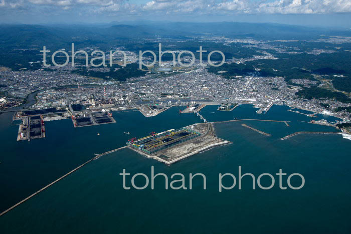 小名浜港よりいわき市街地(2021/10)