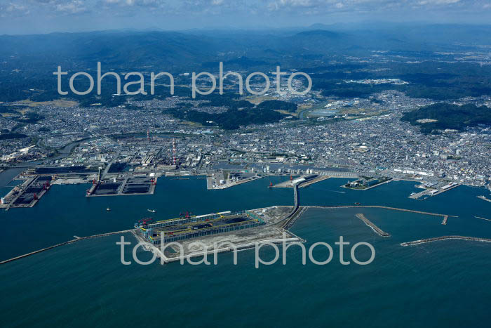 小名浜港よりいわき市街地(2021/10)