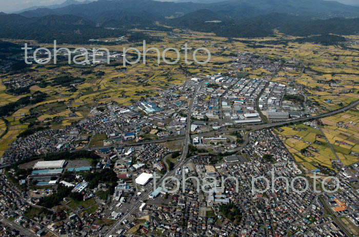 郡山ICと卸団地の物流倉庫と工場群と郡山西部第二工業団地方面(2021/10)