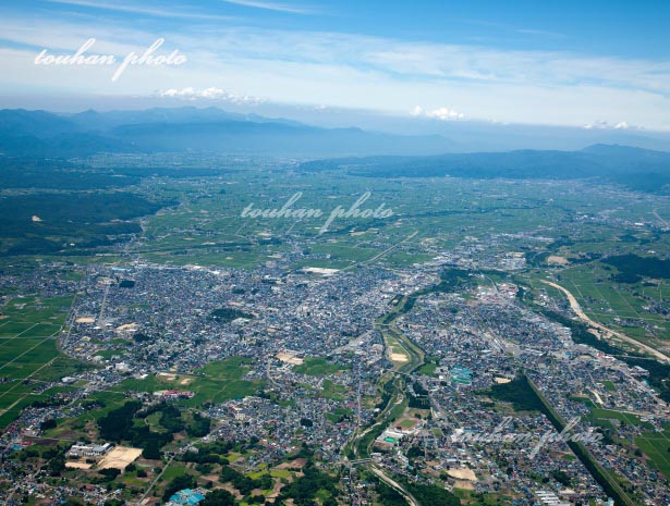 米沢市街地と米沢盆地(2012/8)