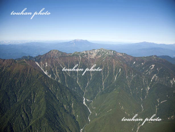 中央アルプス(三沢岳,宝剣岳,駒ケ根岳)後方御嶽山(2011/10)