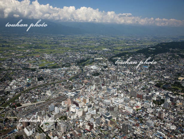 松本駅より松本盆地(2012/8)