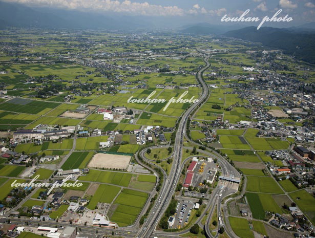 松本盆地(長野自動車道,松本ICより安曇野市方面)(2012/8)