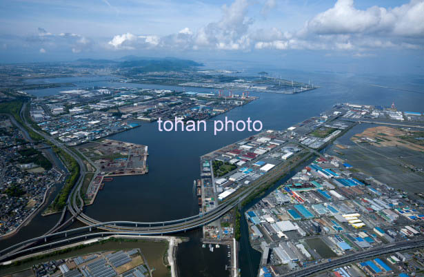 神野新田町、港大橋周辺より豊橋港(豊橋ふ頭)と三河港と渥美湾(2015/5)