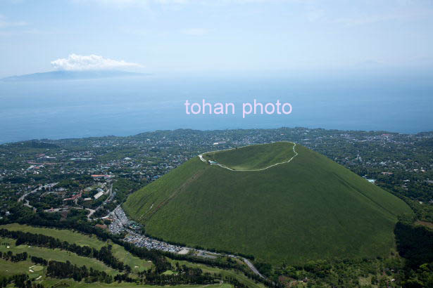 大室山より相模湾と伊豆大島方面(2015/5)