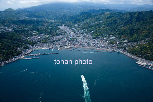 相模湾より伊東駅と伊東市街地(2015/5)