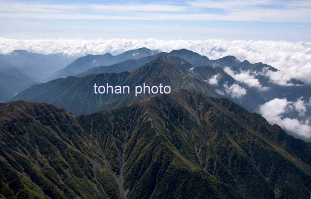 明石山脈(南アルプス)布引山より稲又山方面の山並み(2015/9)