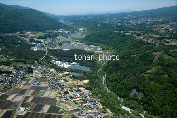 釜無川の河岸断層(白洲町より小淵沢方面)(2015/5)